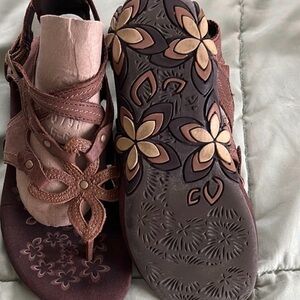 Cushe Brown Floral Sandals